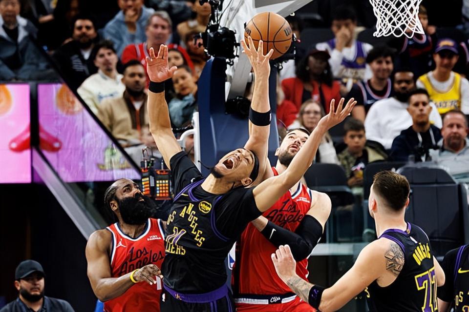 皇冠官网-只是能力有限而已！湖人替补中锋好歹在比赛态度方面值得肯定？