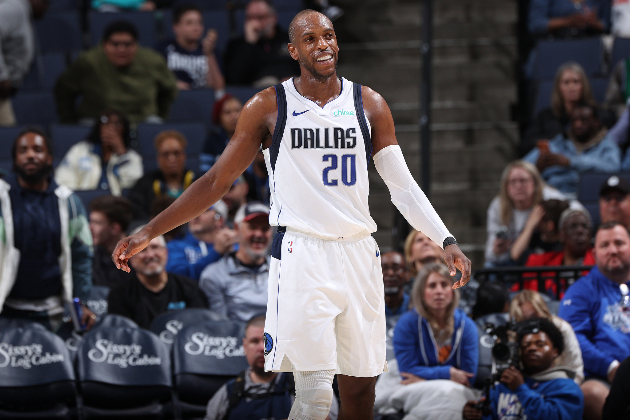 皇冠下载-米德尔顿35分创独行侠生涯得分新高 独行侠力克灰熊