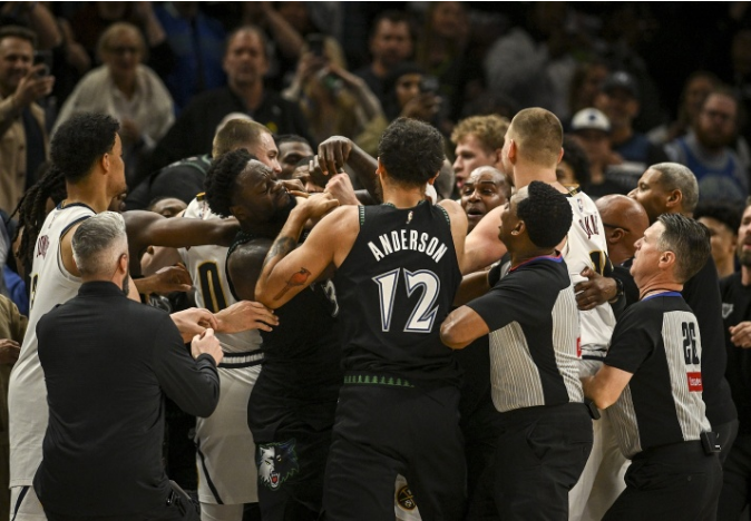 Crown-NBA官宣掘狼冲突罚单：约基奇罚5万兰德尔罚3.5万 无人被禁赛